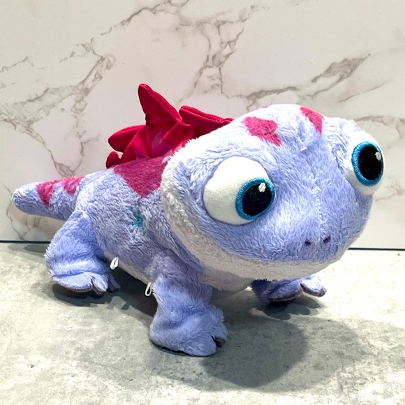 Disney Frozen 2 Walk & Glow Bruni The Salamander - Picture 1 of 14